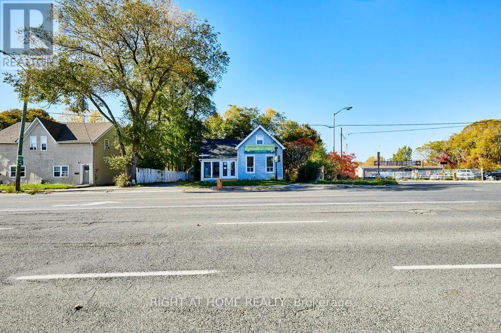 562 SIMCOE STREET S, Oshawa, Ontario