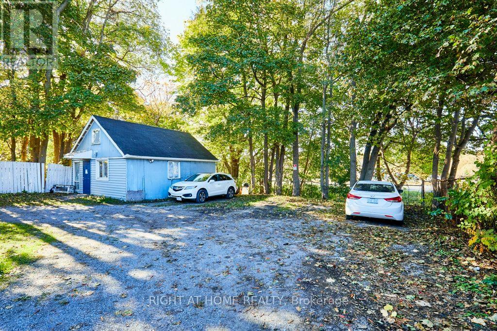 562 Simcoe Street S, Oshawa, Ontario  L1H 4K2 - Photo 4 - E12529724