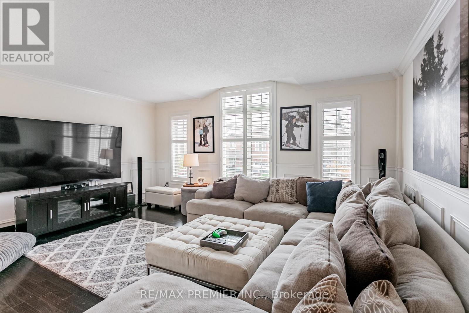 11 Four Seasons Circle, Brampton, Ontario  L7A 2A8 - Photo 8 - W12529038