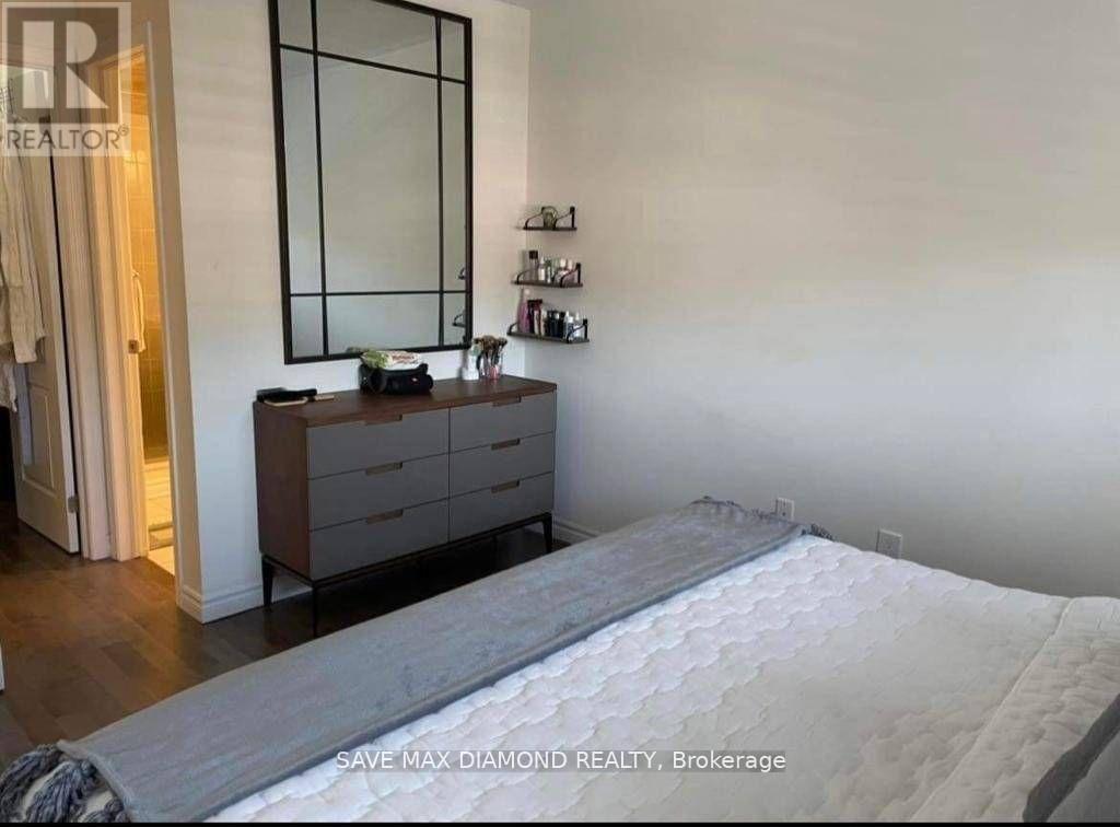 10 Minlow Way, Aurora, Ontario  L4G 0Y2 - Photo 2 - N12529506