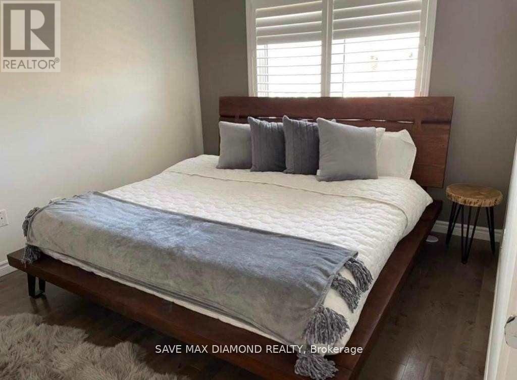 10 Minlow Way, Aurora, Ontario  L4G 0Y2 - Photo 3 - N12529506