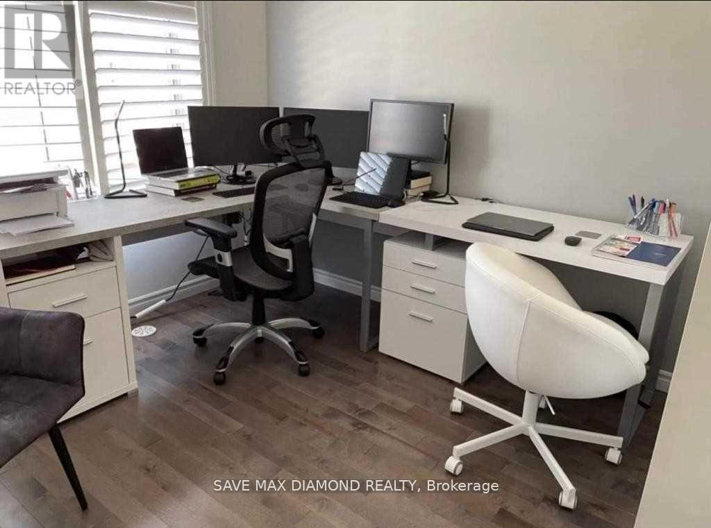 10 Minlow Way, Aurora, Ontario  L4G 0Y2 - Photo 5 - N12529506