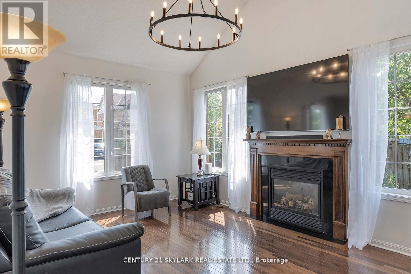 149 Newman Avenue, Richmond Hill, Ontario  L4E 4N3 - Photo 10 - N12529636