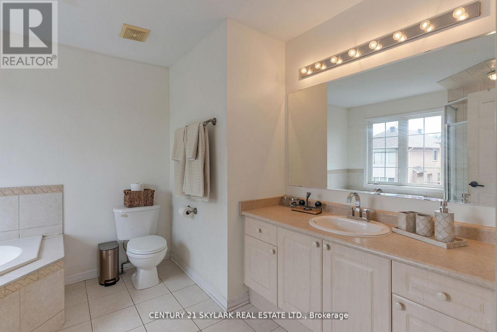 149 Newman Avenue, Richmond Hill, Ontario  L4E 4N3 - Photo 27 - N12529636