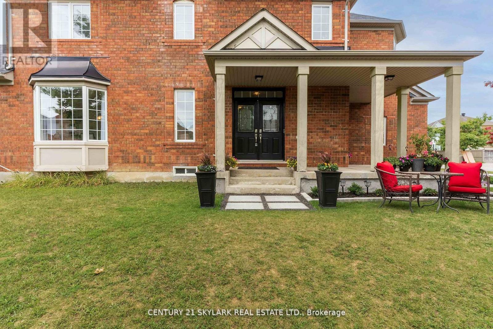 149 Newman Avenue, Richmond Hill, Ontario  L4E 4N3 - Photo 3 - N12529636