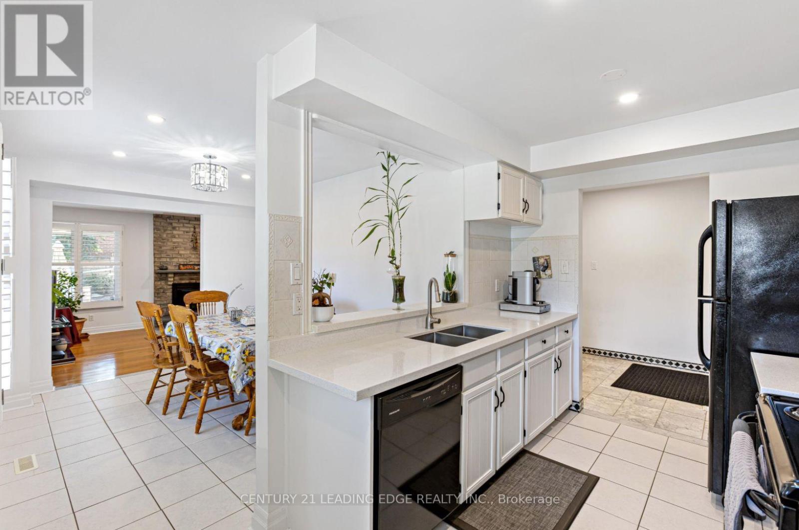 69 Parkinson Road, Markham, Ontario  L3P 4G7 - Photo 4 - N12529706