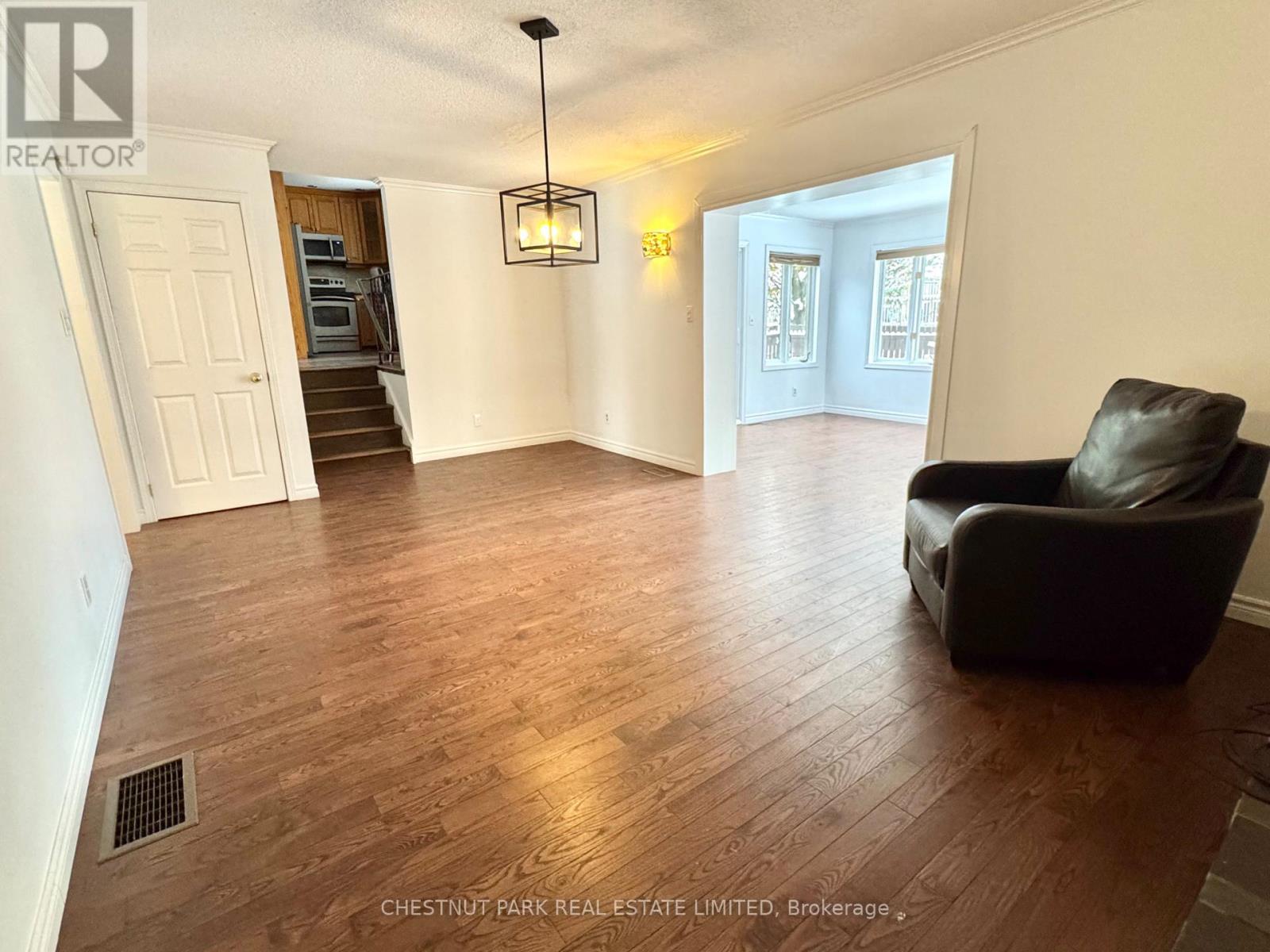 18 Hope Crescent, Belleville, Ontario K8P 4S2 - Photo 10 - X12529796