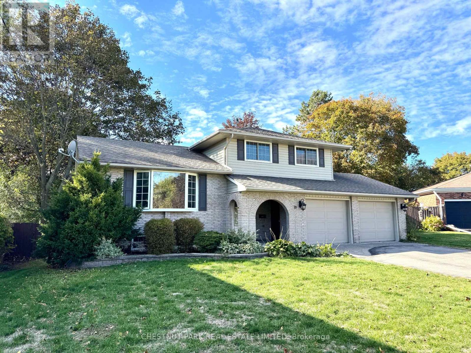 18 Hope Crescent, Belleville, Ontario K8P 4S2 - Photo 2 - X12529796