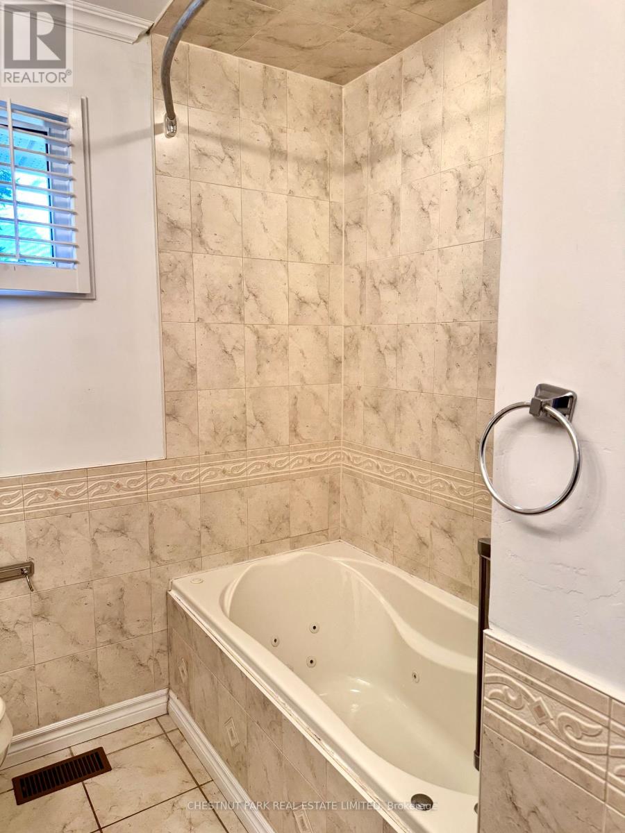 18 Hope Crescent, Belleville, Ontario K8P 4S2 - Photo 25 - X12529796