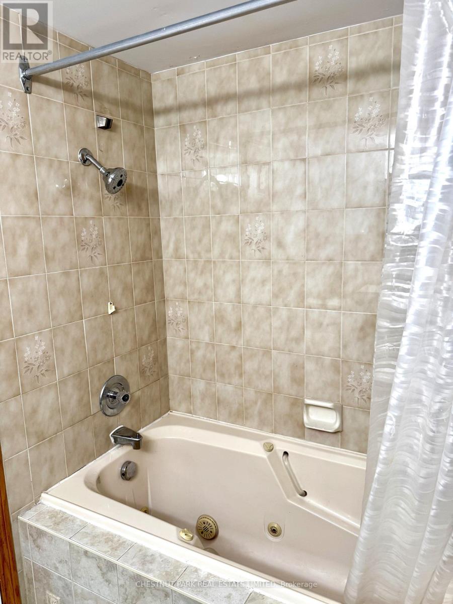 18 Hope Crescent, Belleville, Ontario K8P 4S2 - Photo 33 - X12529796