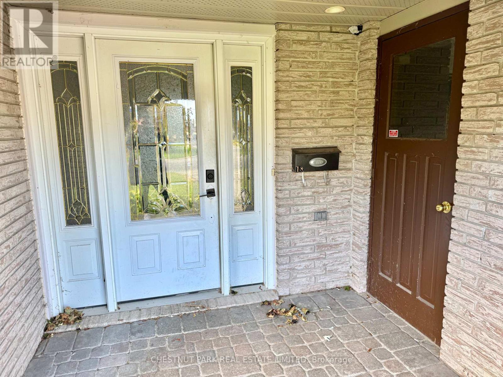 18 Hope Crescent, Belleville, Ontario K8P 4S2 - Photo 5 - X12529796