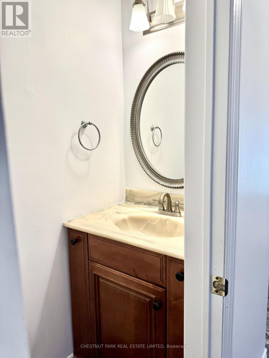 18 Hope Crescent, Belleville, Ontario K8P 4S2 - Photo 7 - X12529796