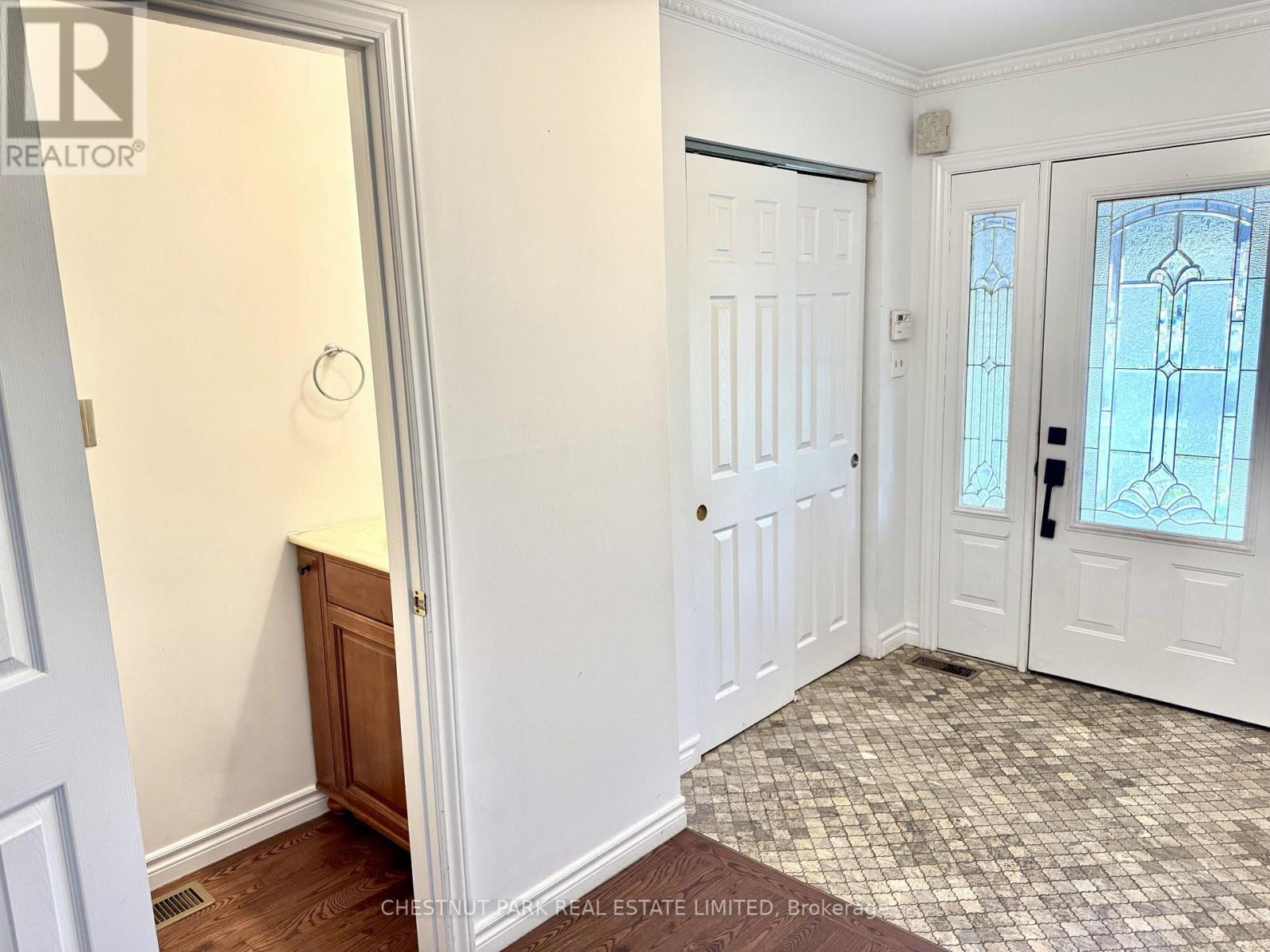 18 Hope Crescent, Belleville, Ontario K8P 4S2 - Photo 8 - X12529796