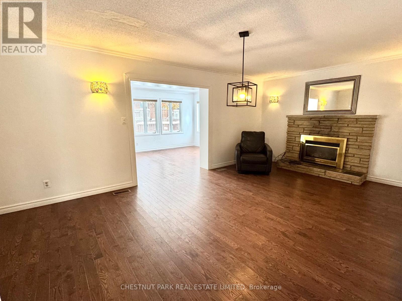 18 Hope Crescent, Belleville, Ontario K8P 4S2 - Photo 9 - X12529796