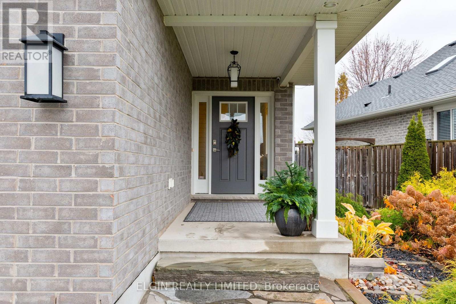 3 Deerfield Court, St. Thomas, Ontario  N5P 0A9 - Photo 4 - X12529750