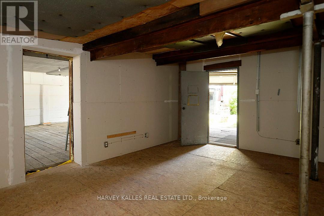 Rear - 792 Ossington Avenue, Toronto, Ontario  M6G 3V1 - Photo 5 - W12529488