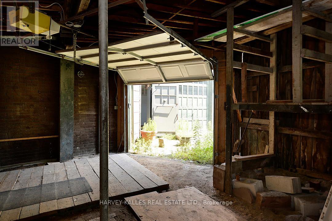 Rear - 792 Ossington Avenue, Toronto, Ontario  M6G 3V1 - Photo 6 - W12529488