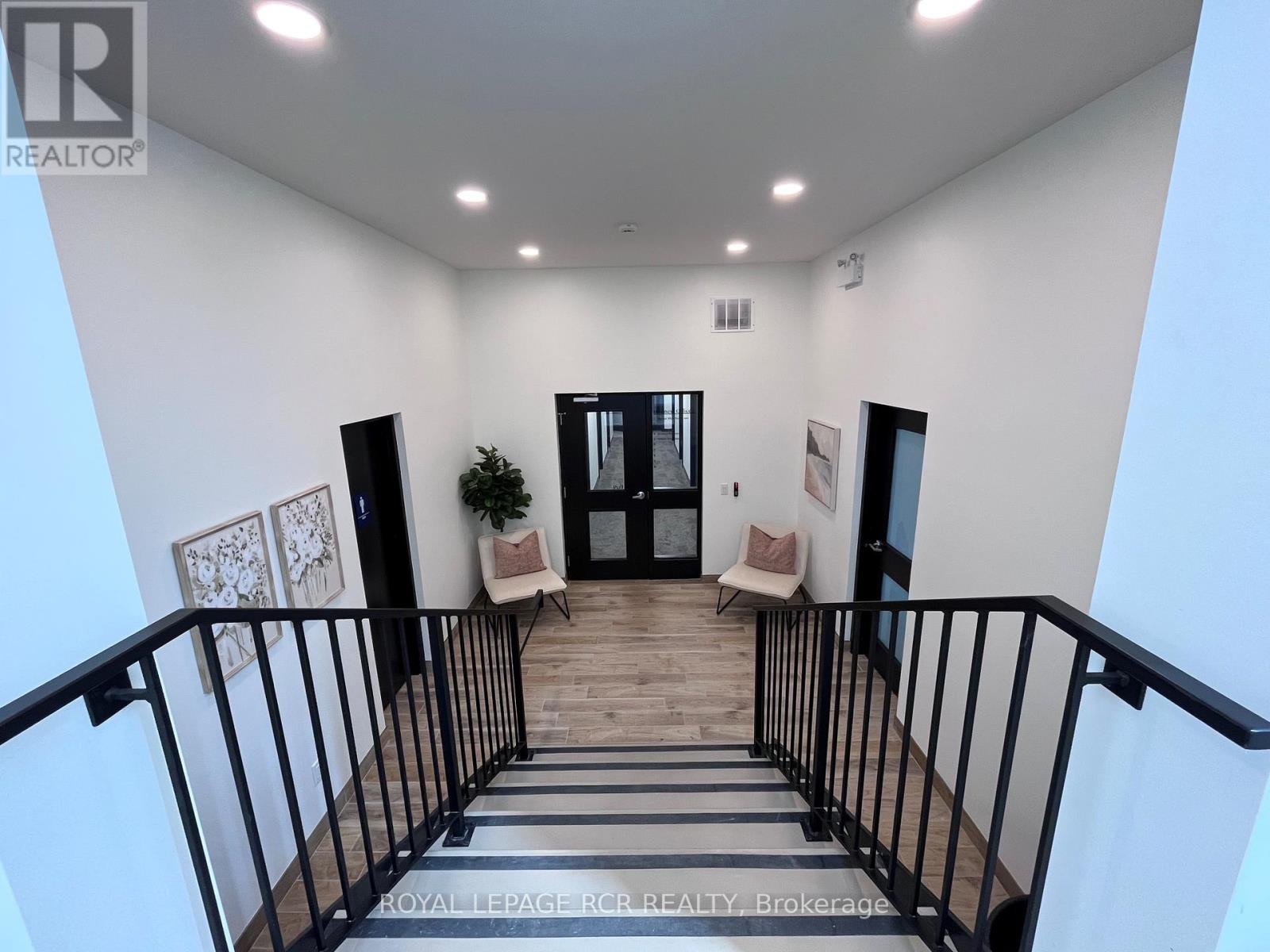 Office #4 - 71 Fifth Avenue, Orangeville, Ontario  L9W 1G3 - Photo 4 - W12529534