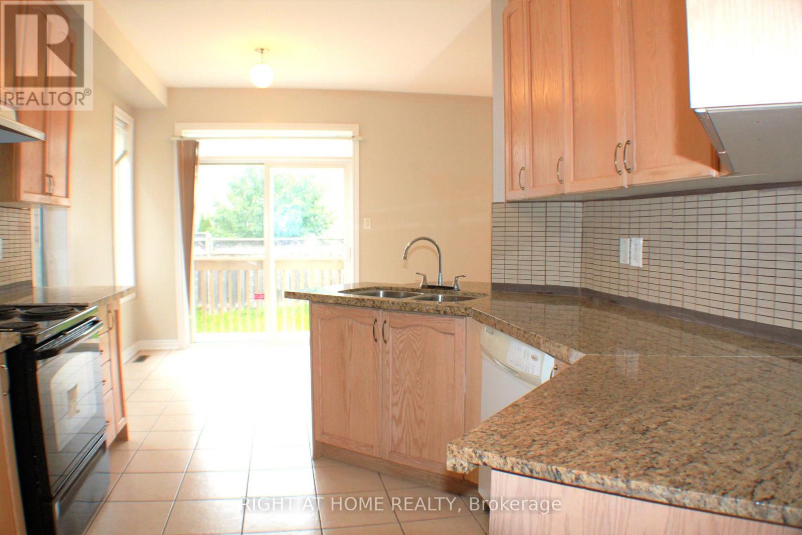 A - 10 Vanderbrink Drive, Brampton, Ontario  L6R 0E5 - Photo 4 - W12529558