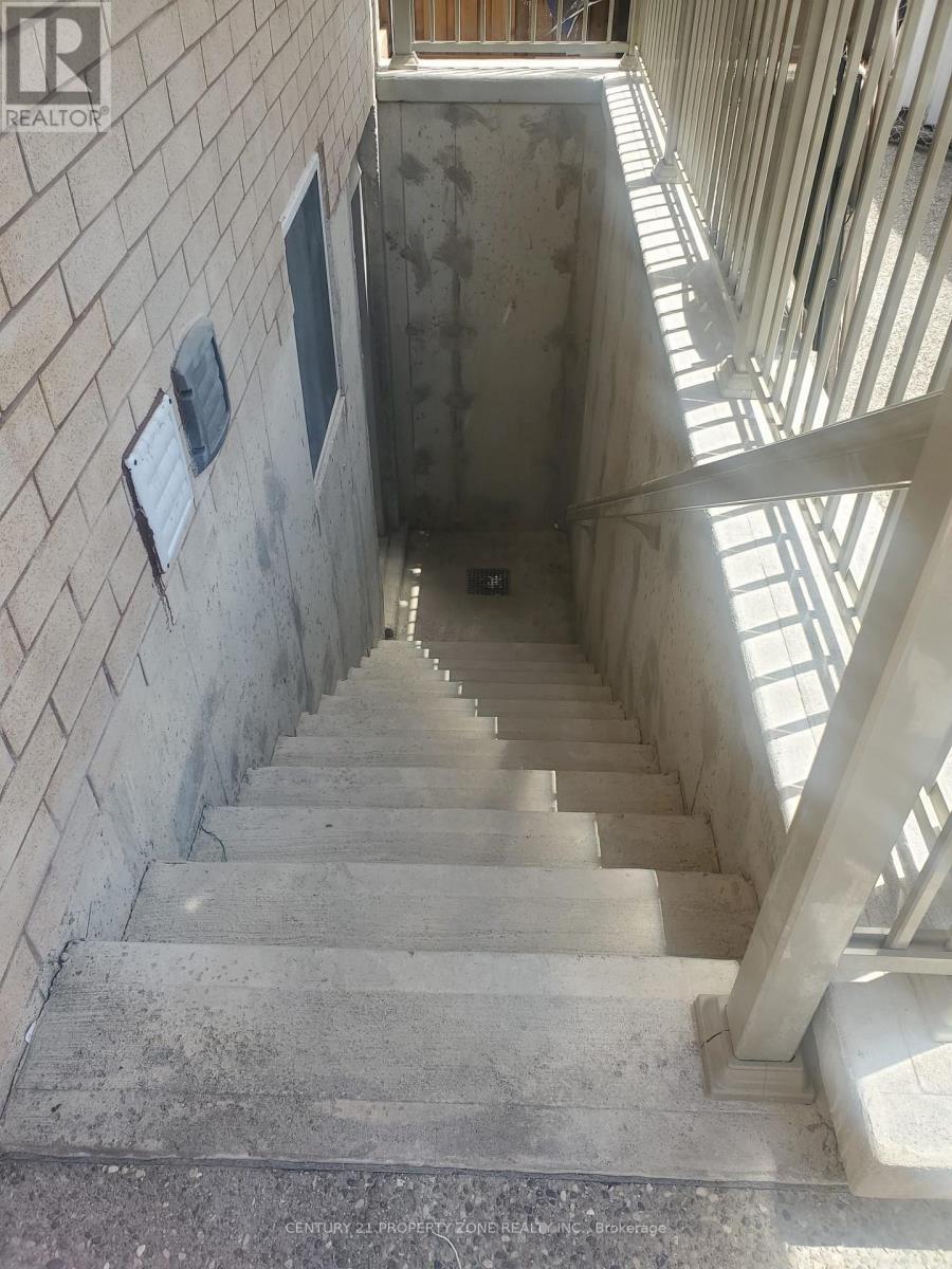 1512 Leger Way, Milton, Ontario  L9E 1H5 - Photo 2 - W12529614