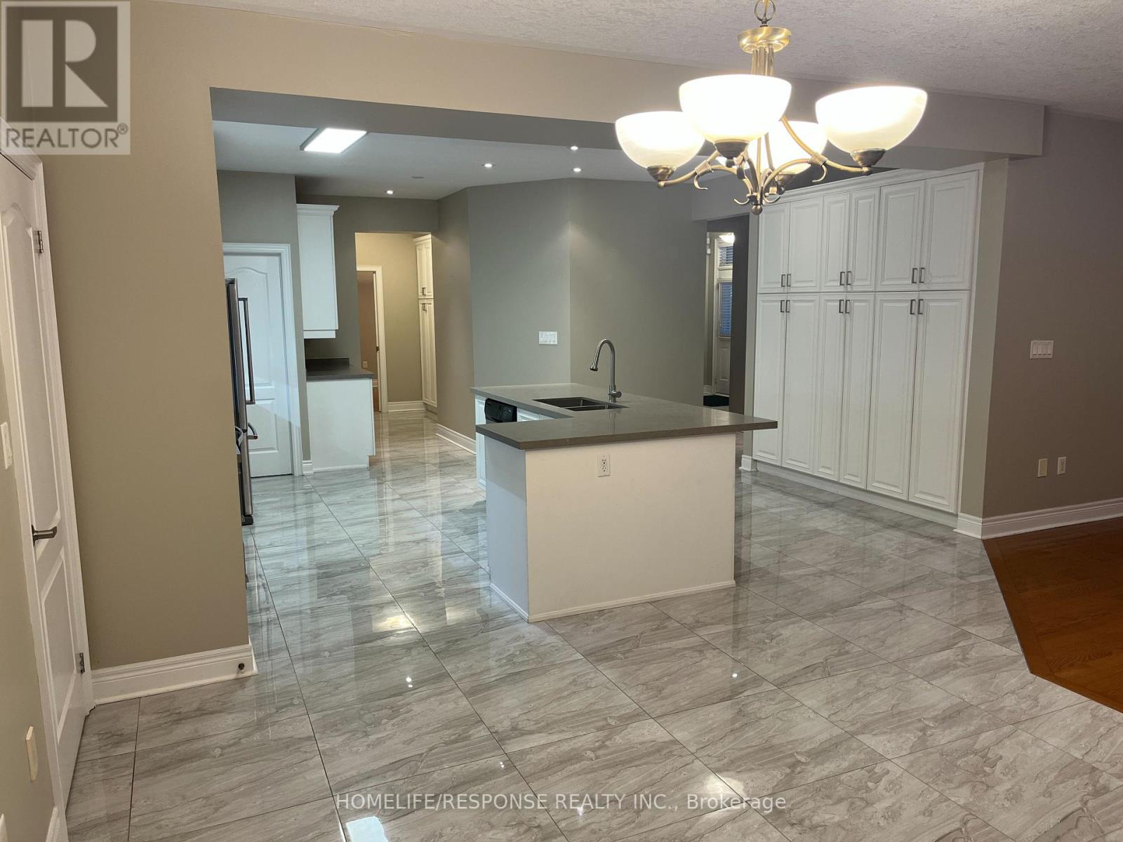 Upper Level - 2 Mcnutt Street, Brampton, Ontario  L6Y 5L3 - Photo 7 - W12529622