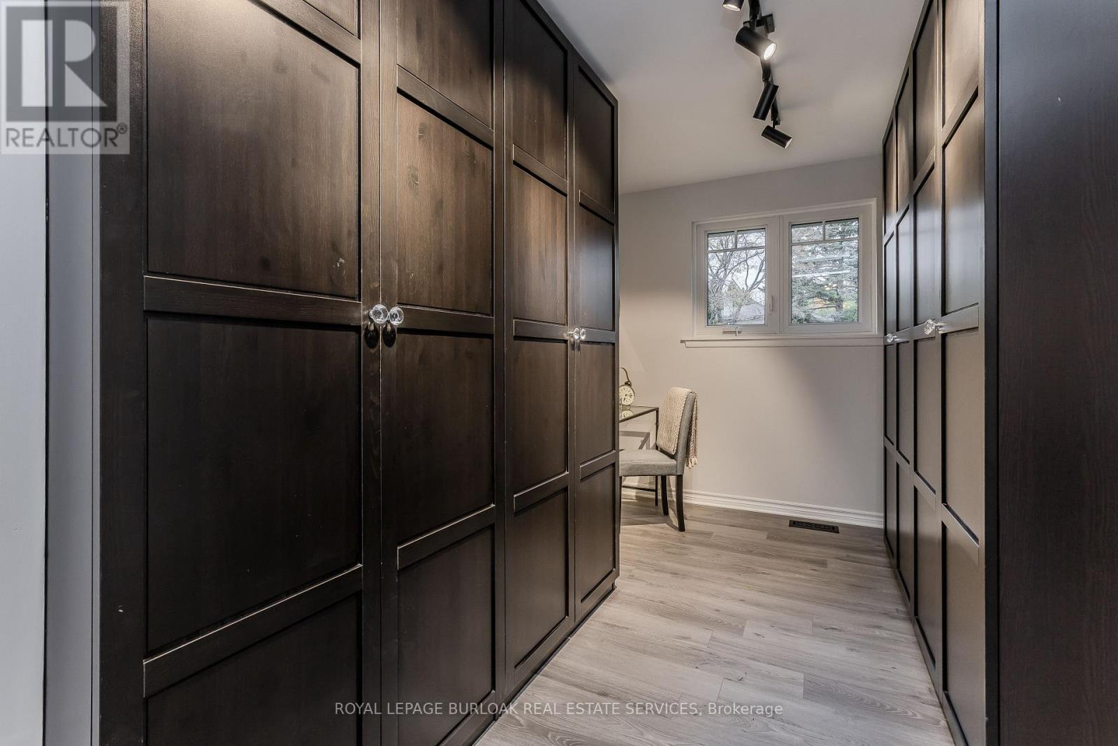 260 Foxbar Road, Burlington, Ontario  L7L 3A3 - Photo 17 - W12529668