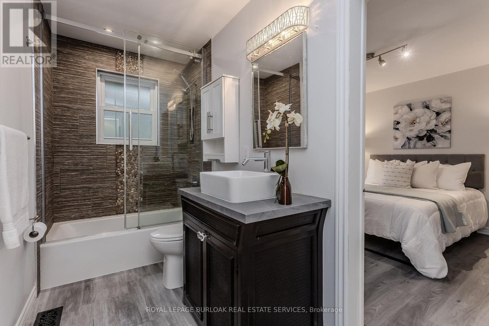 260 Foxbar Road, Burlington, Ontario  L7L 3A3 - Photo 19 - W12529668