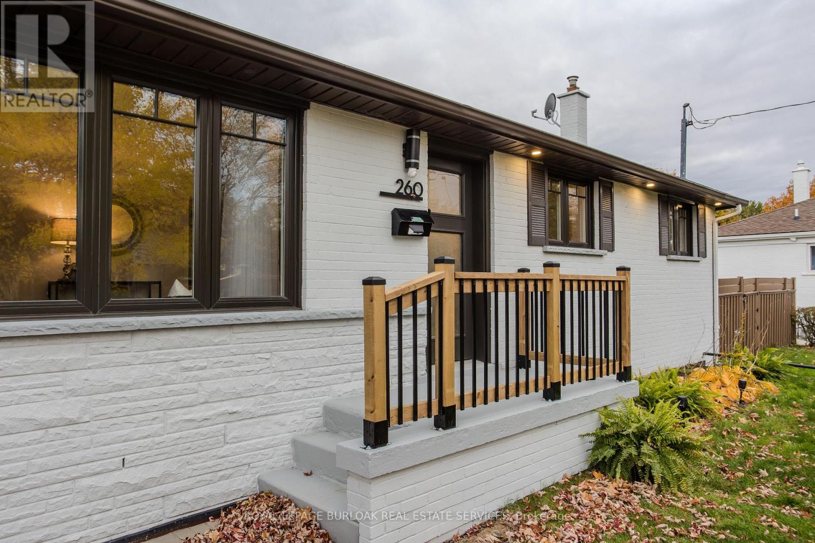 260 Foxbar Road, Burlington, Ontario  L7L 3A3 - Photo 5 - W12529668