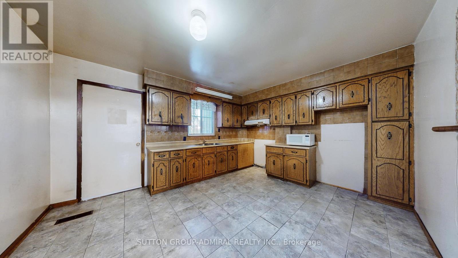 575 St Clarens Avenue, Toronto, Ontario  M6H 3W8 - Photo 20 - W12529732