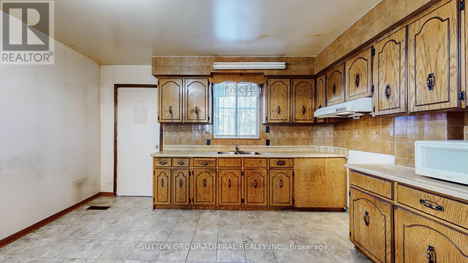 575 St Clarens Avenue, Toronto, Ontario  M6H 3W8 - Photo 21 - W12529732