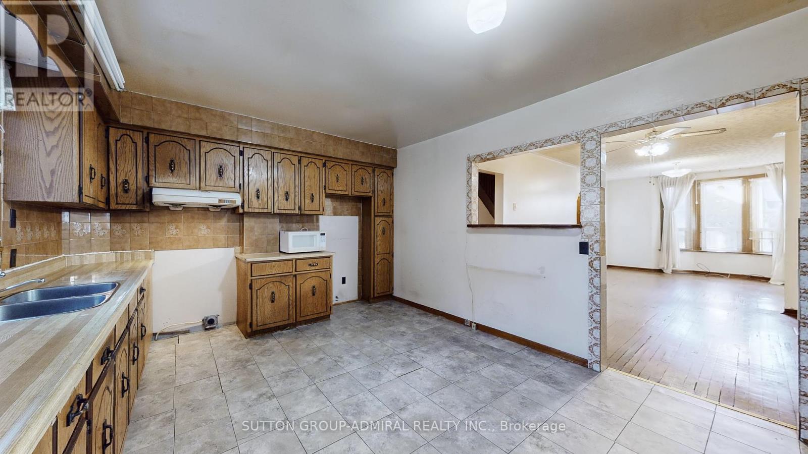 575 St Clarens Avenue, Toronto, Ontario  M6H 3W8 - Photo 23 - W12529732