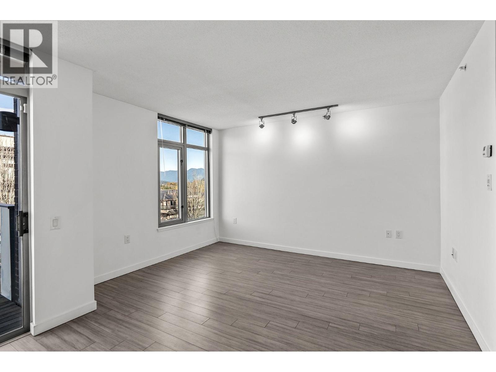 410 4310 Hastings Street, Burnaby, British Columbia  V5C 2J9 - Photo 2 - R3066131