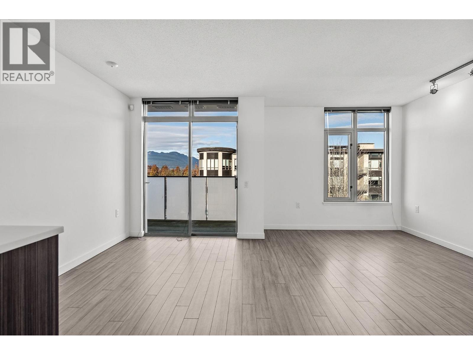 410 4310 Hastings Street, Burnaby, British Columbia  V5C 2J9 - Photo 4 - R3066131