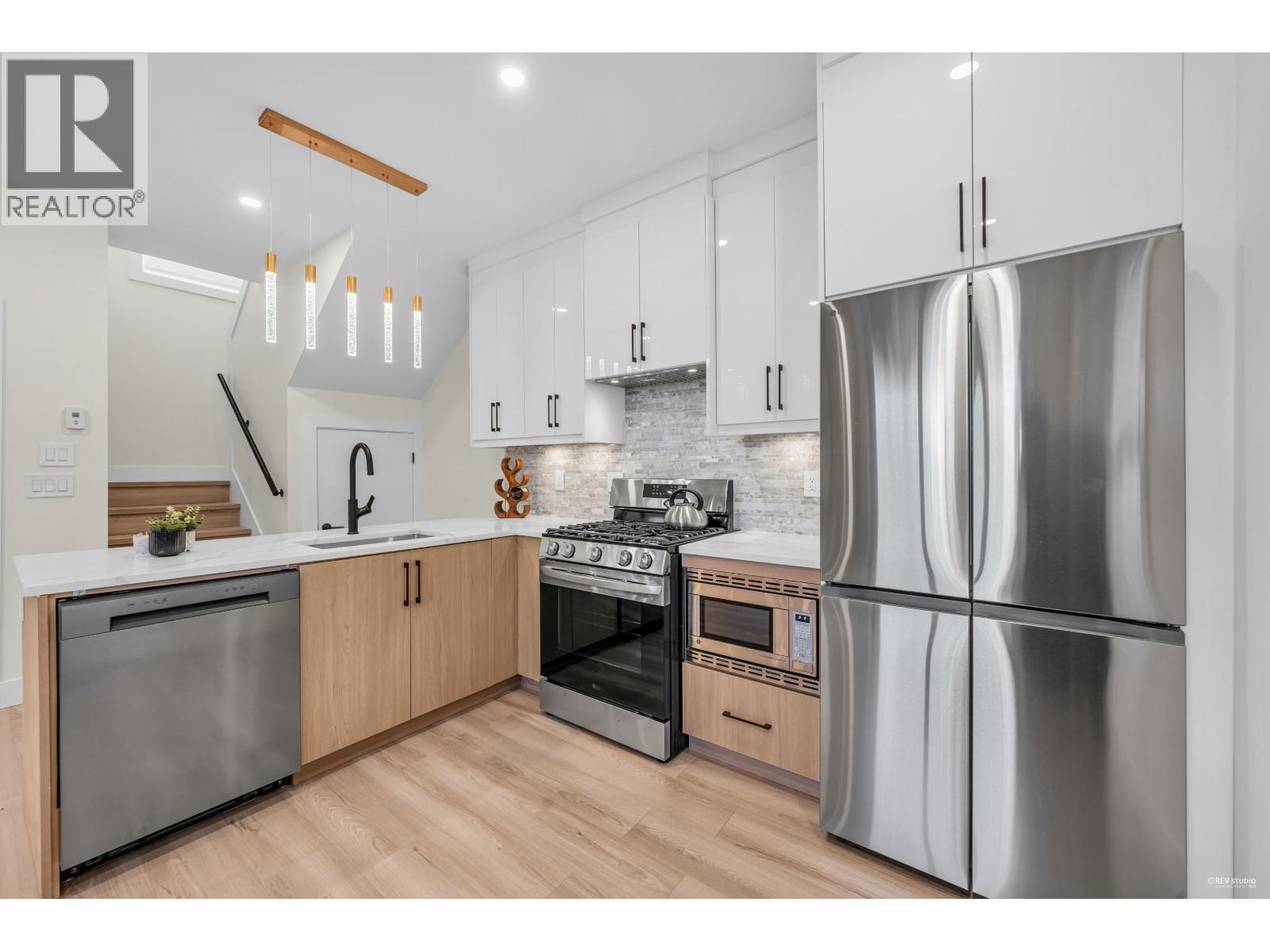 2 2703 East 3rd Avenue, Vancouver, British Columbia V5M 1H3 - Photo 8 - R3051327