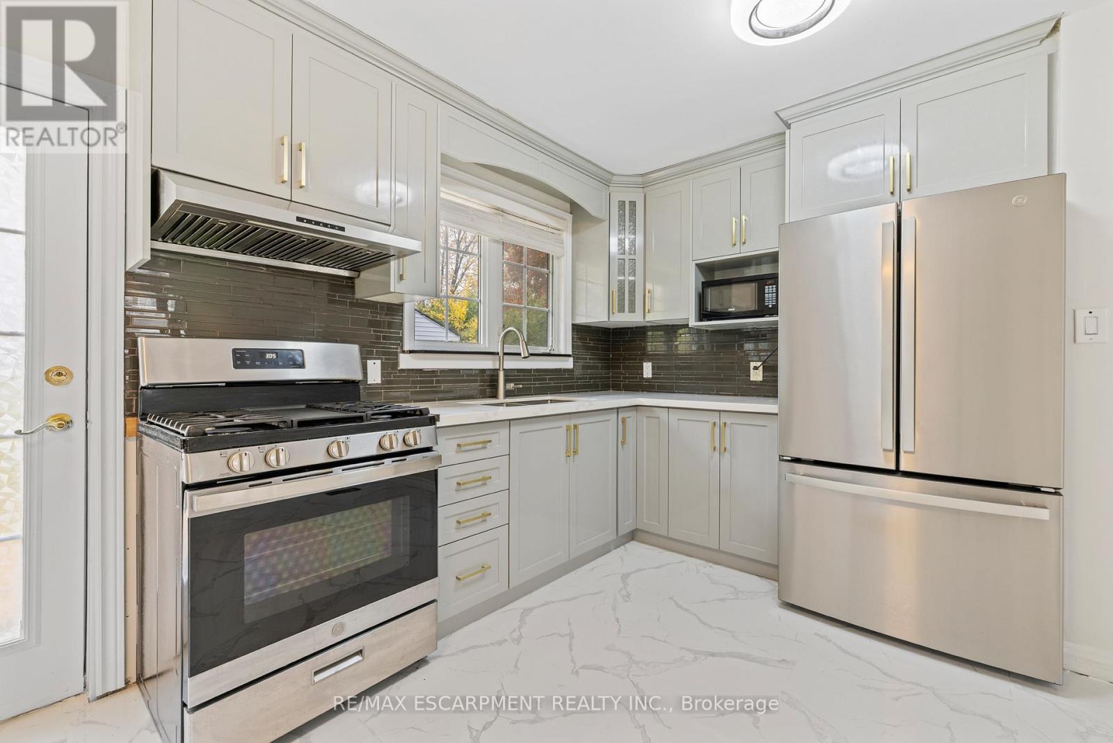 19 Winthrop Place, Hamilton, Ontario  L8G 3M3 - Photo 11 - X12529498