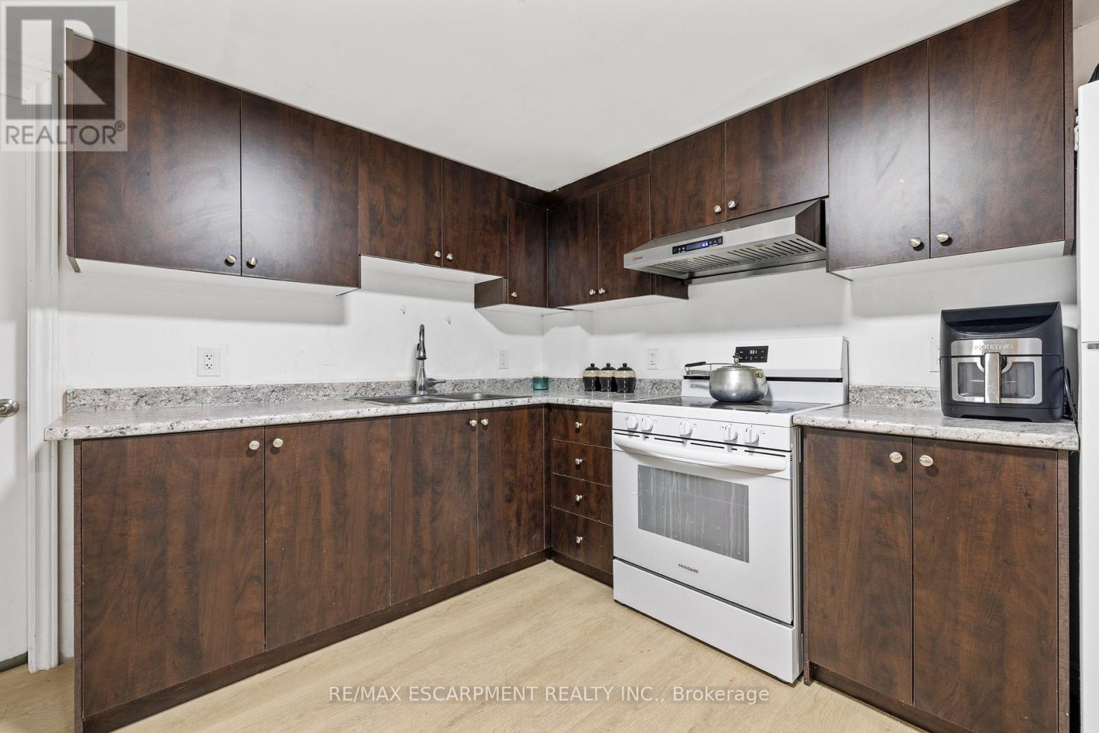 19 Winthrop Place, Hamilton, Ontario  L8G 3M3 - Photo 35 - X12529498