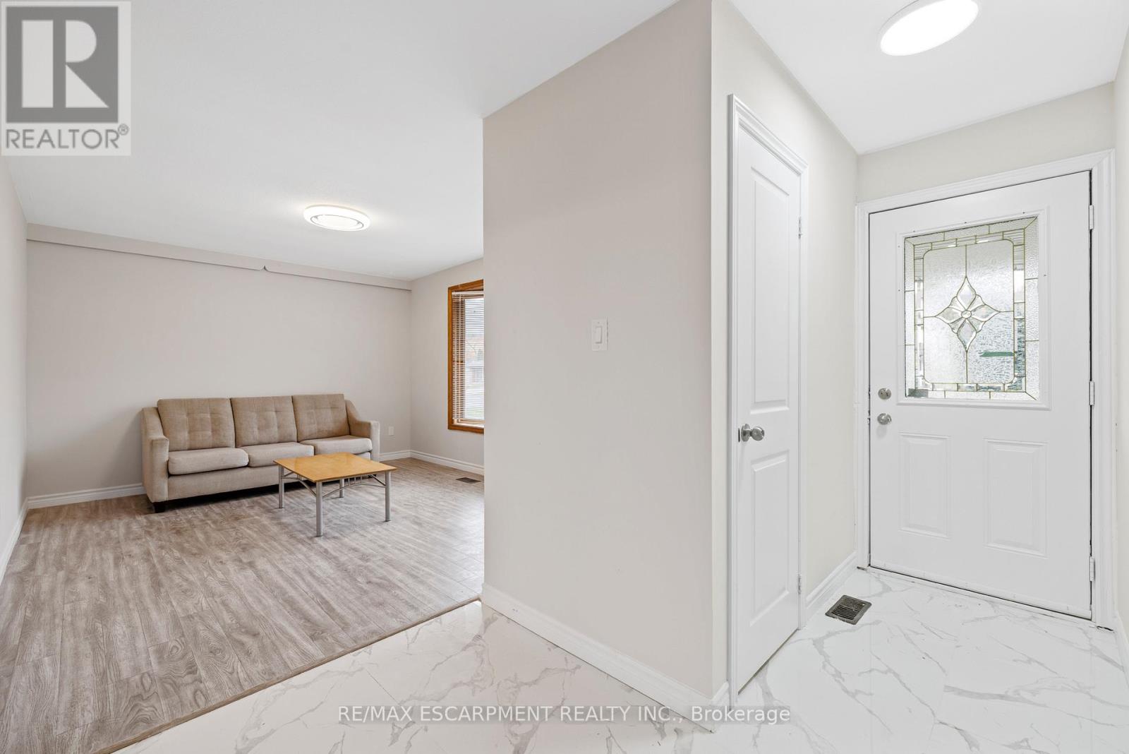 19 Winthrop Place, Hamilton, Ontario  L8G 3M3 - Photo 5 - X12529498