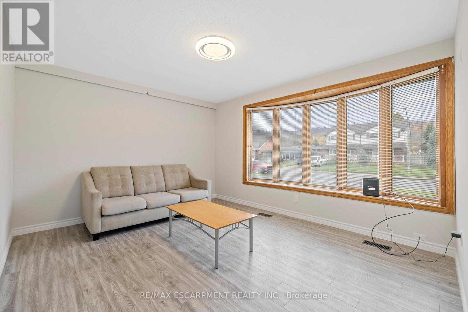19 Winthrop Place, Hamilton, Ontario  L8G 3M3 - Photo 6 - X12529498
