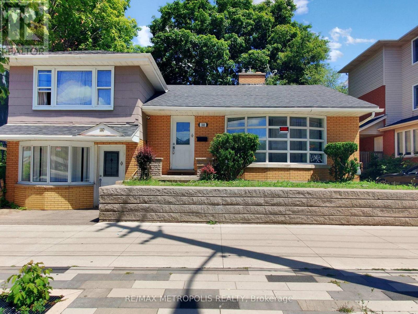 180 KING STREET N, Waterloo, Ontario