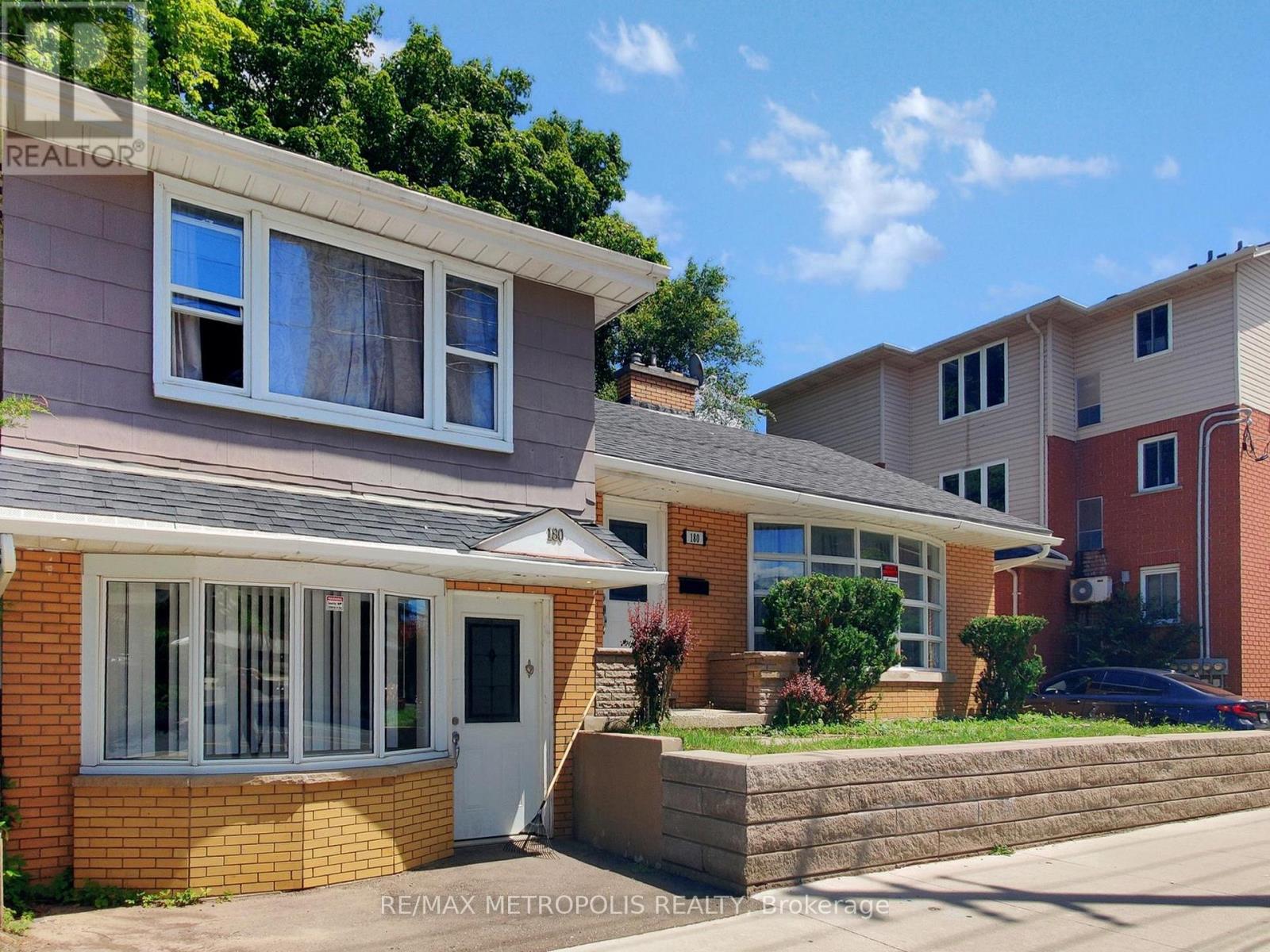 180 King Street N, Waterloo, Ontario  N2J 2Y5 - Photo 2 - X12529574