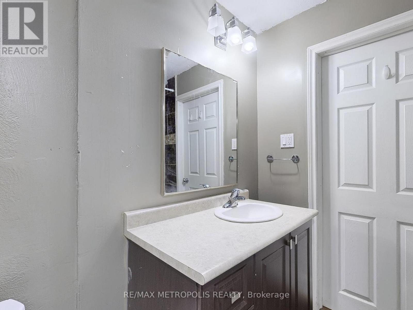 180 King Street N, Waterloo, Ontario  N2J 2Y5 - Photo 26 - X12529574