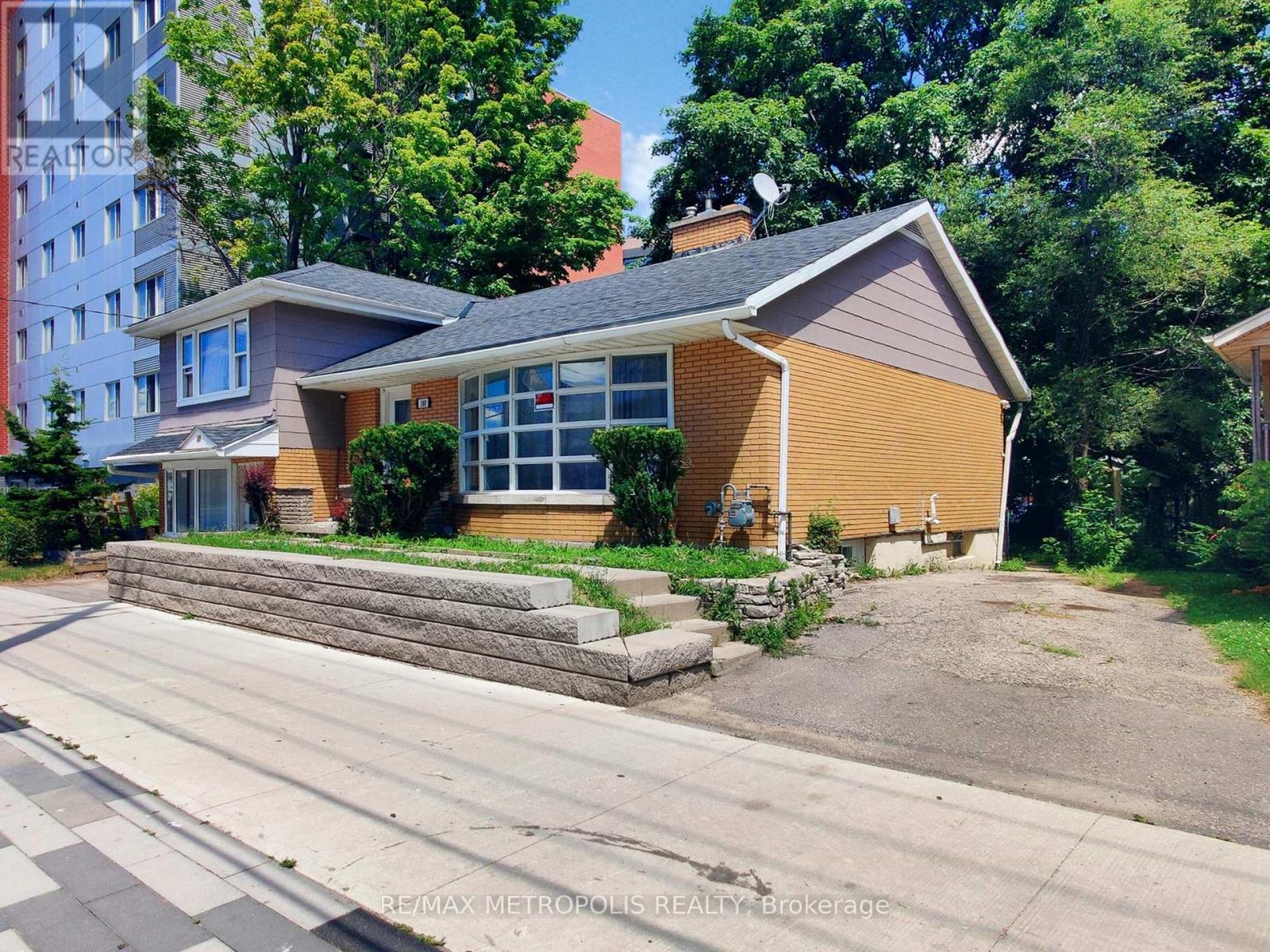 180 King Street N, Waterloo, Ontario  N2J 2Y5 - Photo 3 - X12529574