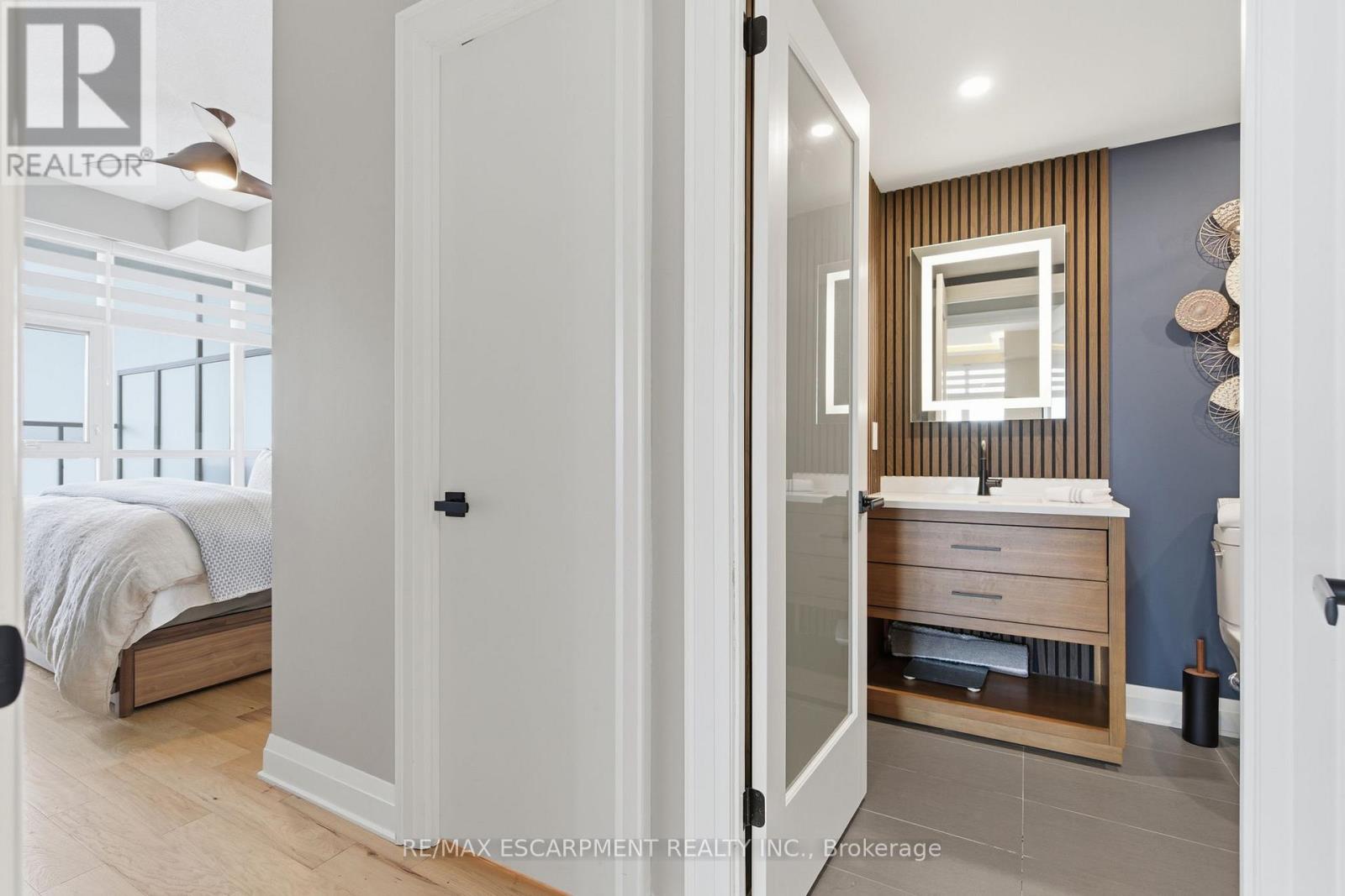 1404 - 550 North Service Road, Grimsby, Ontario  L3M 0H9 - Photo 17 - X12529616