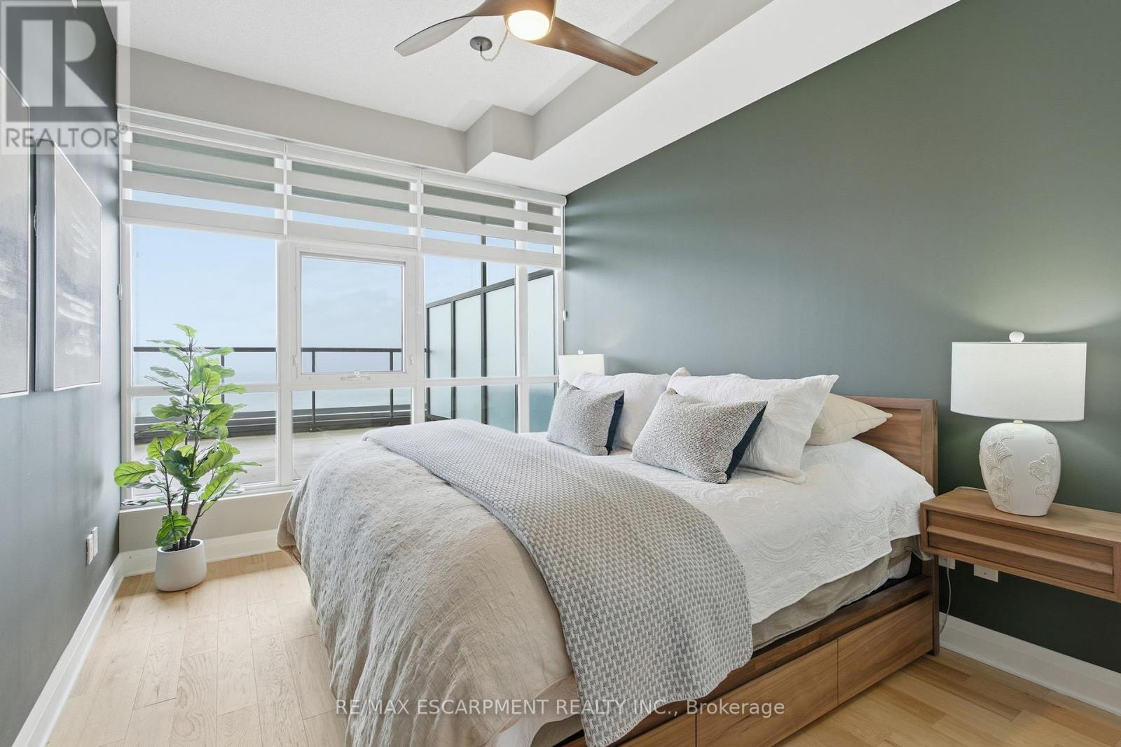 1404 - 550 North Service Road, Grimsby, Ontario  L3M 0H9 - Photo 20 - X12529616