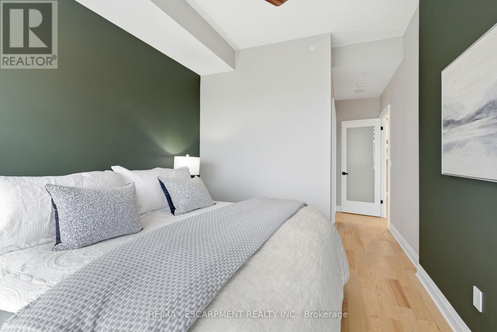 1404 - 550 North Service Road, Grimsby, Ontario  L3M 0H9 - Photo 22 - X12529616