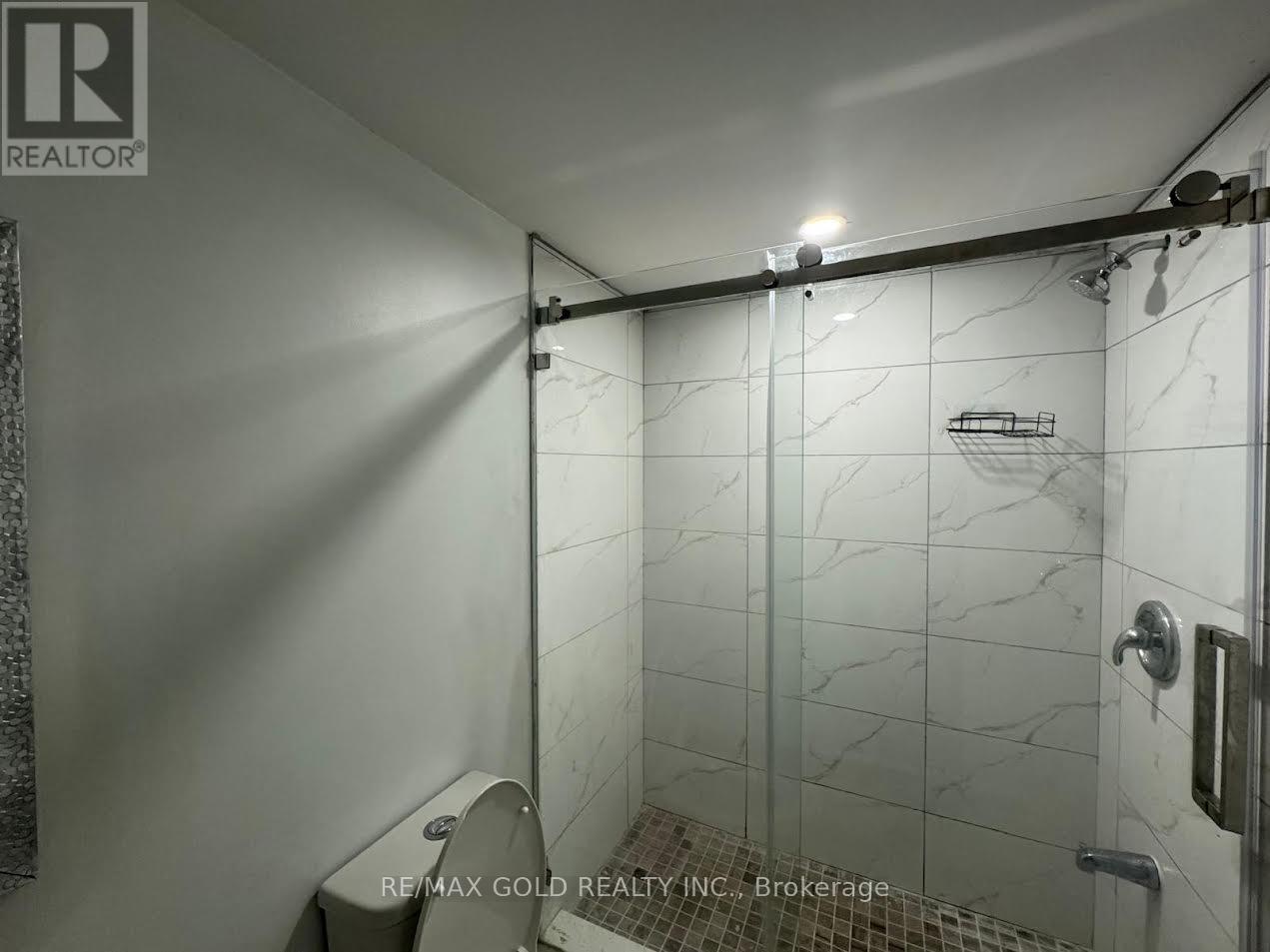 B - 916 Magdalena Court, Kitchener, Ontario  N2E 0B3 - Photo 11 - X12529662