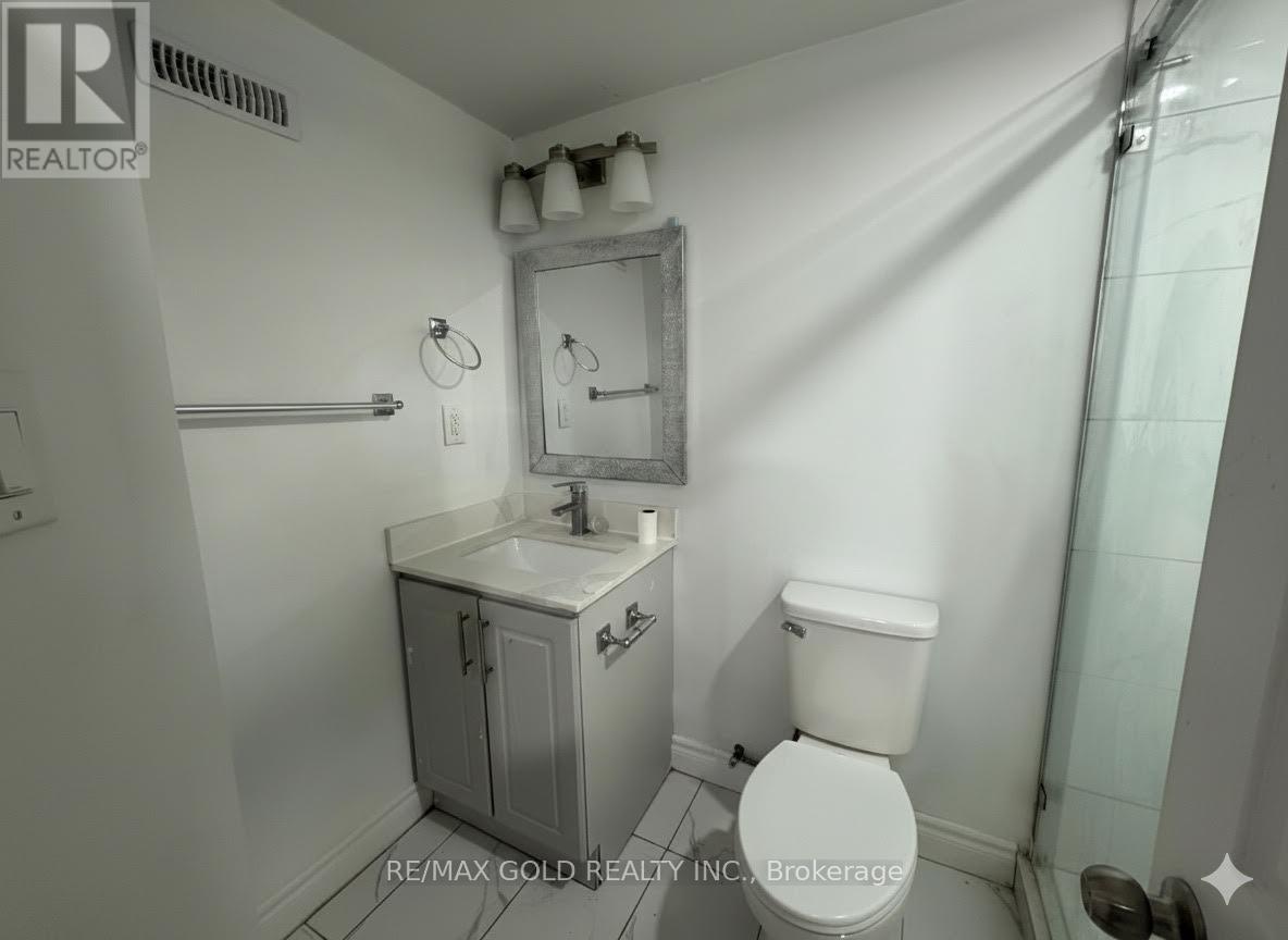 B - 916 Magdalena Court, Kitchener, Ontario  N2E 0B3 - Photo 3 - X12529662