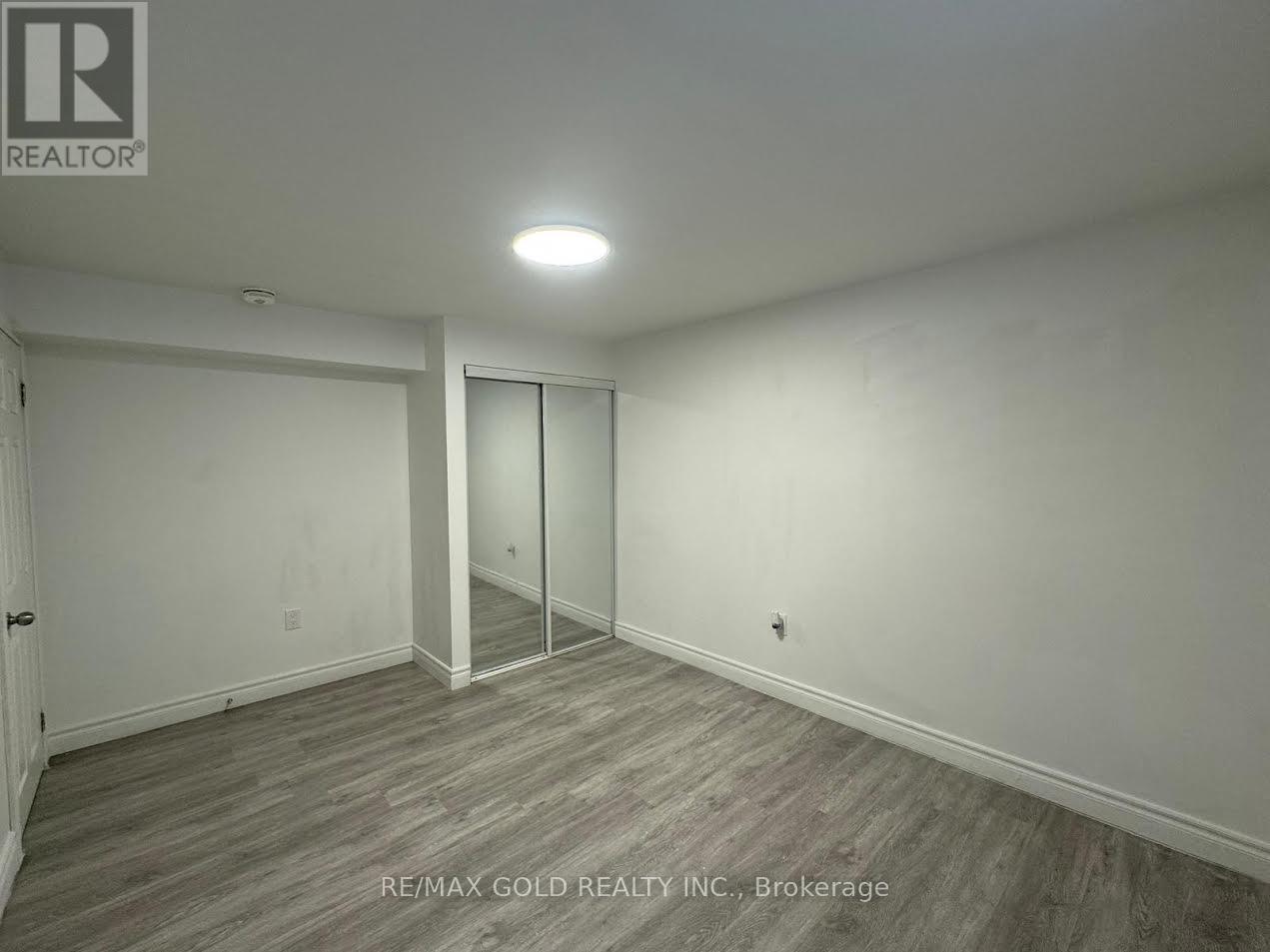 B - 916 Magdalena Court, Kitchener, Ontario  N2E 0B3 - Photo 6 - X12529662