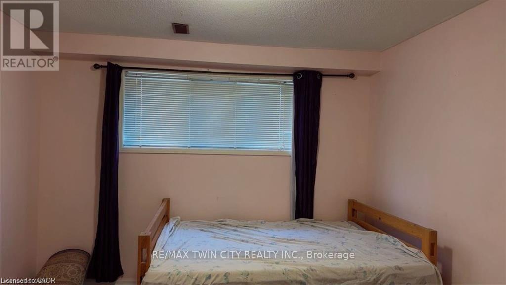 23 Westchester Drive, Kitchener, Ontario  N2B 3T1 - Photo 8 - X12529728