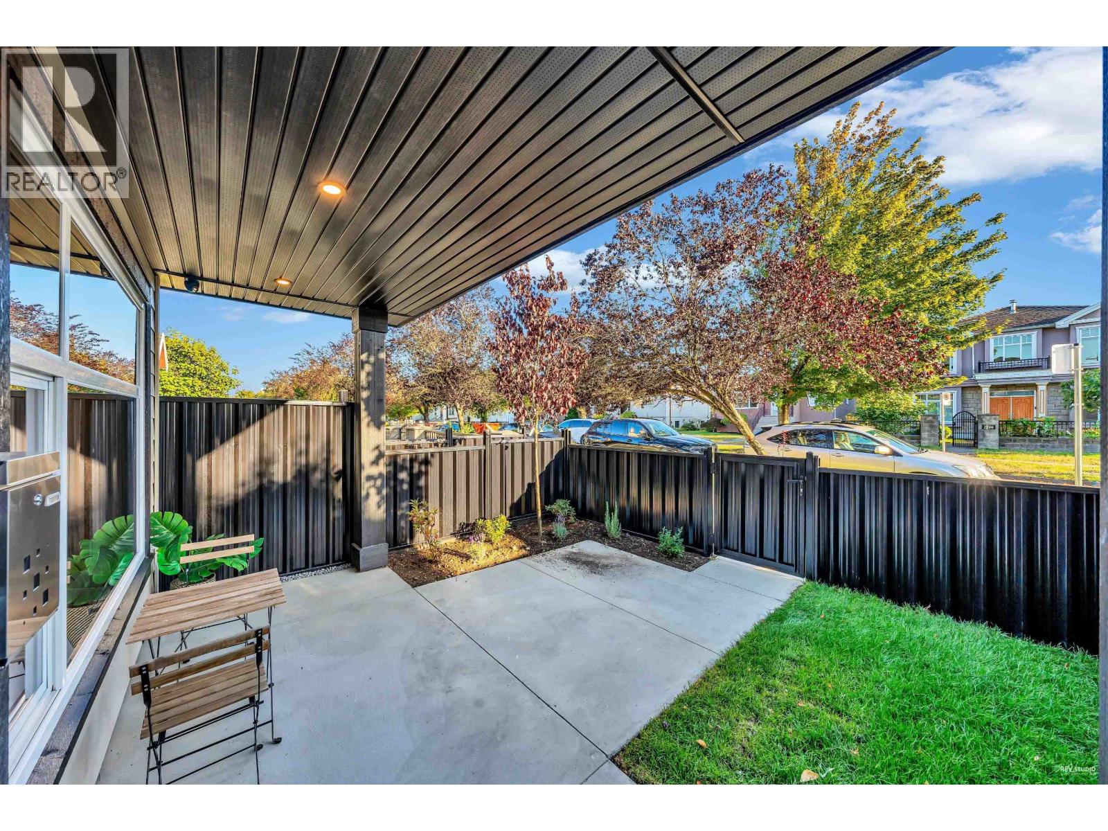 2 2705 EAST 3RD AVENUE, Vancouver, British Columbia